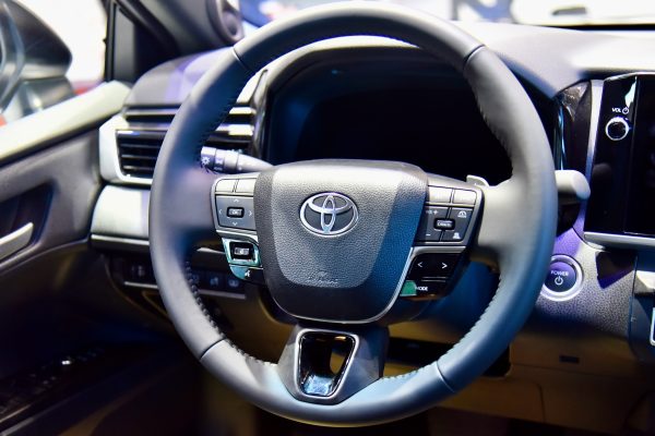 kham pha gia xe camry 2025 xu huong moi trong thi truong xe hoi viet nam 6942286ad5bf1
