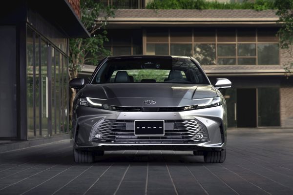kham pha gia xe camry hybrid 2025 xu huong moi trong thoi dai sang tao xe hoi 6942282e2ac7f